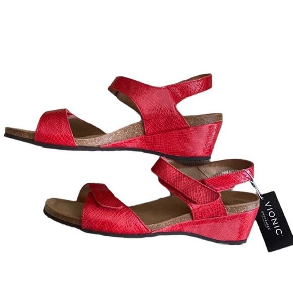 VIONIC 11 Sandal wedge Retro low heel RARE Natasia Red Patent Comfort Adjustable